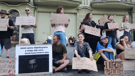 В Украине уже 22-й день подряд продолжались митинги против отставки Федорова - 285x160