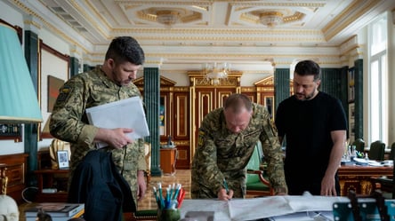 Ситуація на фронті і дипстрайки: Зеленський заслухав доповідь Сирського - 290x160