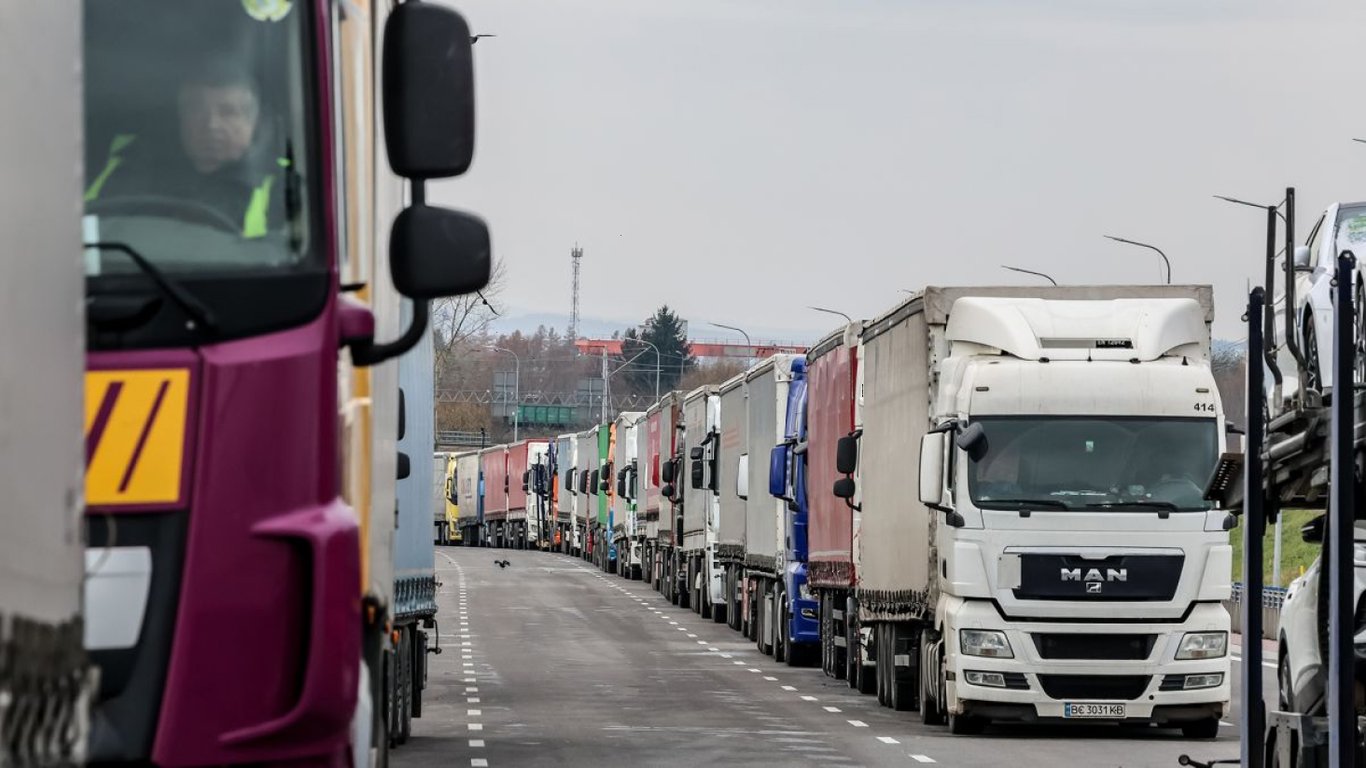 В ГПСУ озвучили количество грузовиков в очередях на польской границе