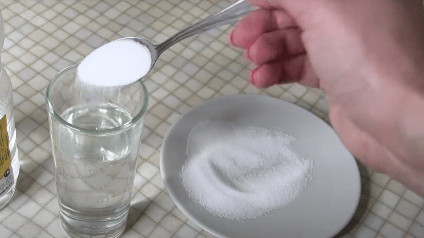 Как солью с уксусом можно улучшить атмосферу дома – просто оставьте это на полу