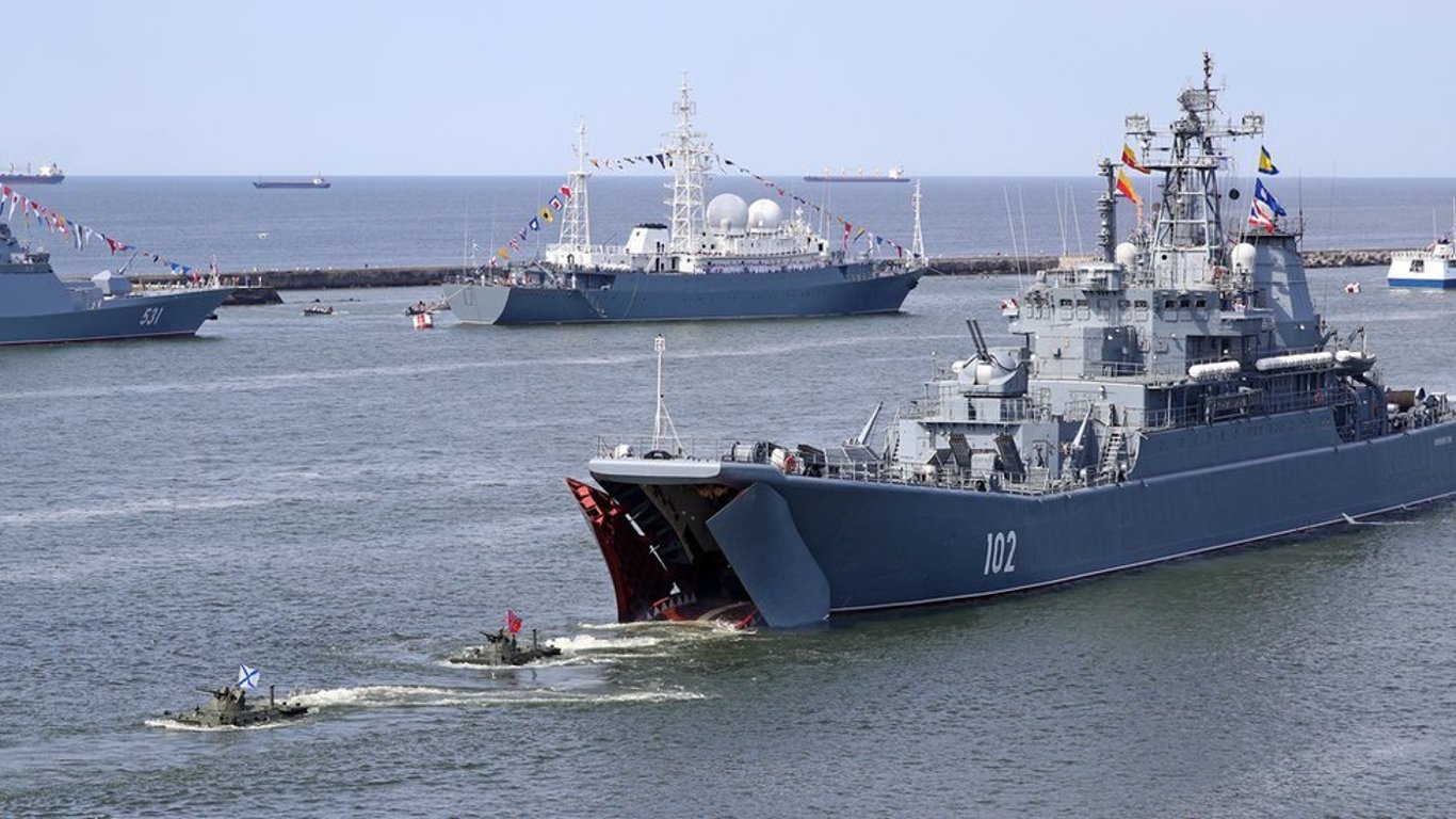 Вражеские маневры в акватории Черного моря — есть ли угроза ракетоносителей