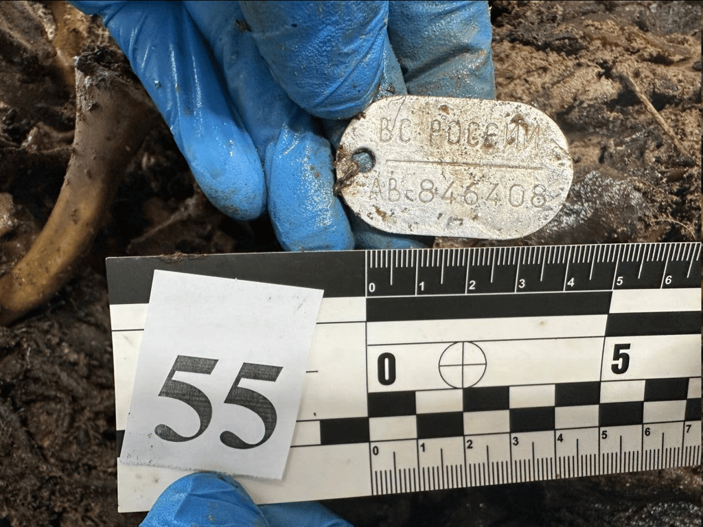 Україна повернула росіянам два тіла, на яких виявили жетони ЗС РФ - фото 3