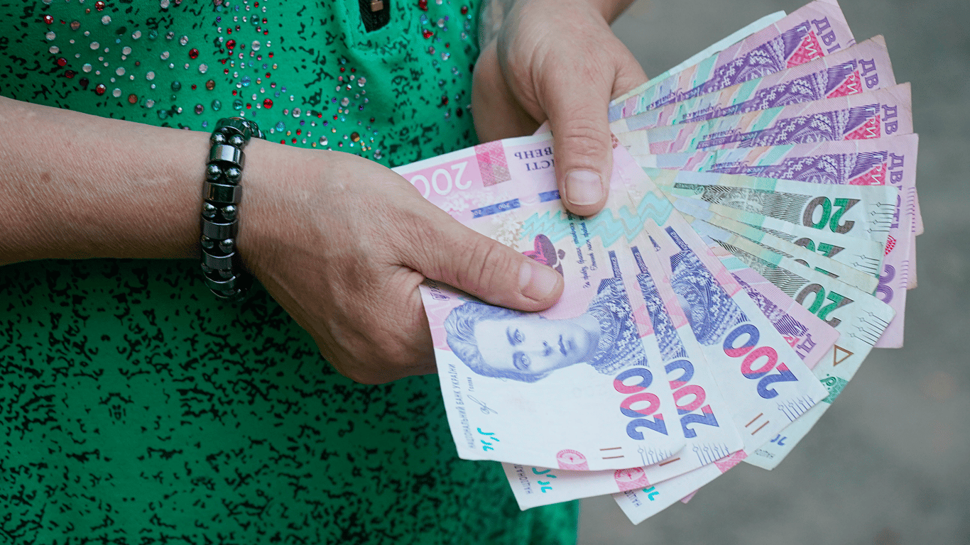 Возрастные надбавки после индексации: минимальная и максимальная сумма в 2026