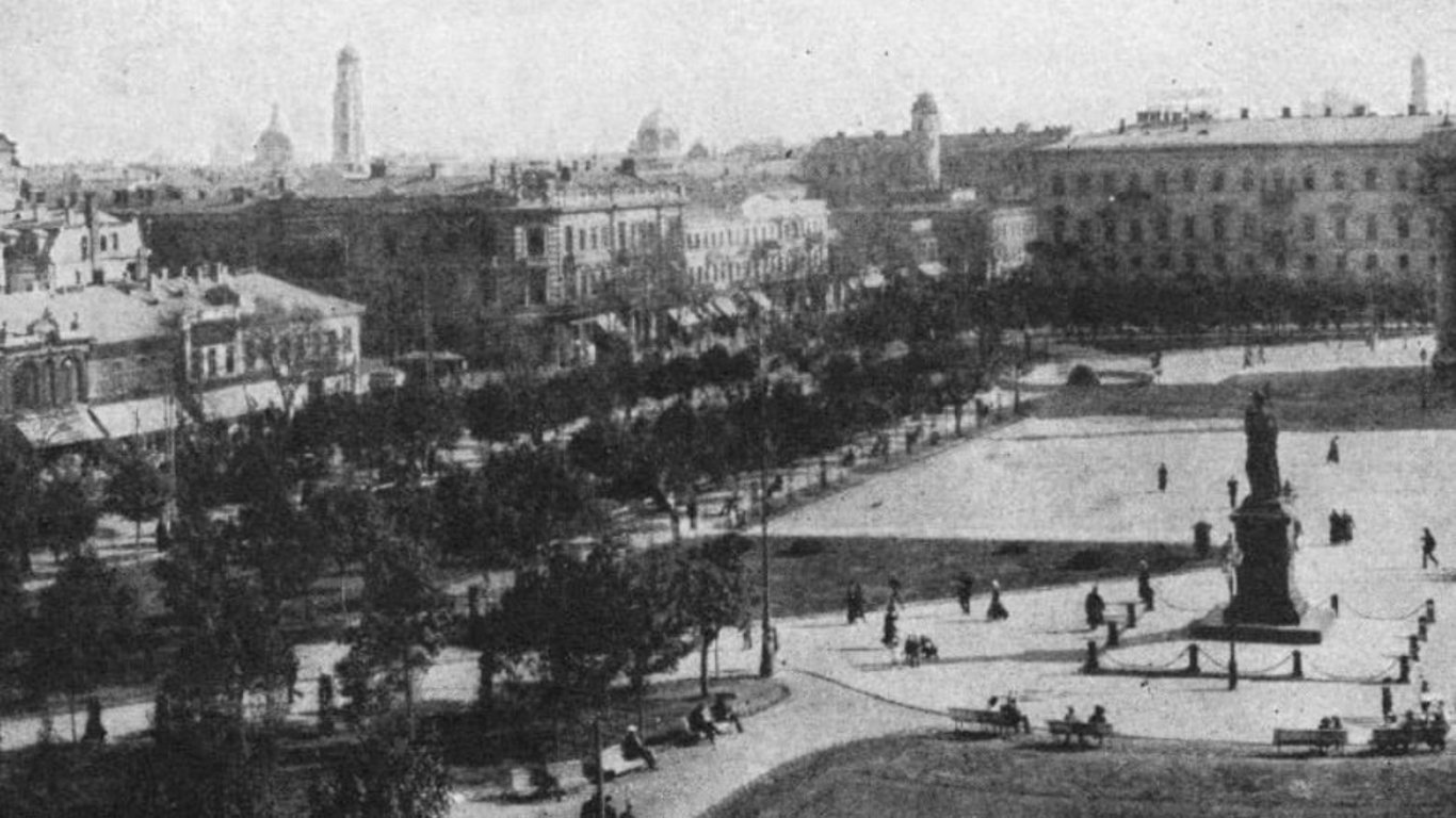 Перший одеський фонтан — архівні кадри Соборної площі в Одесі