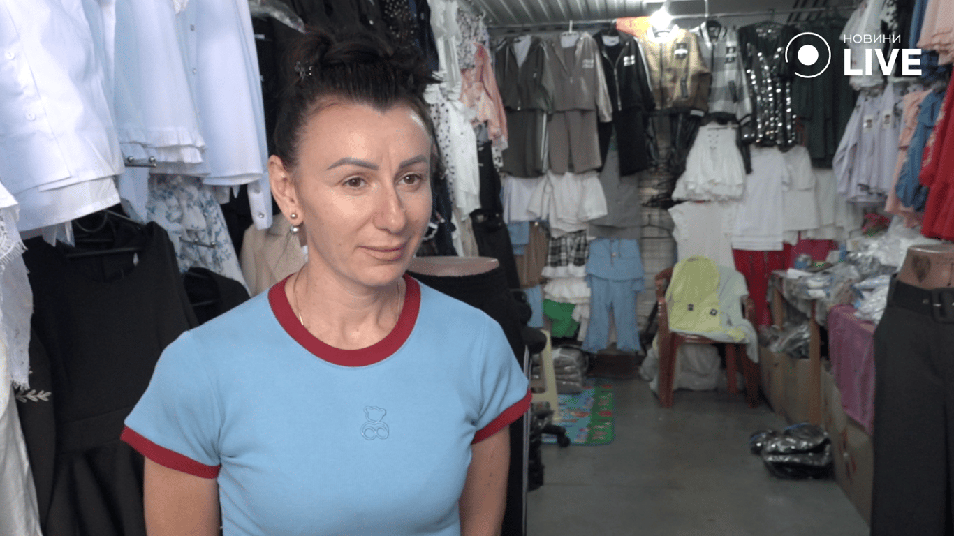 продавчиня Надія, про ціни на одяг