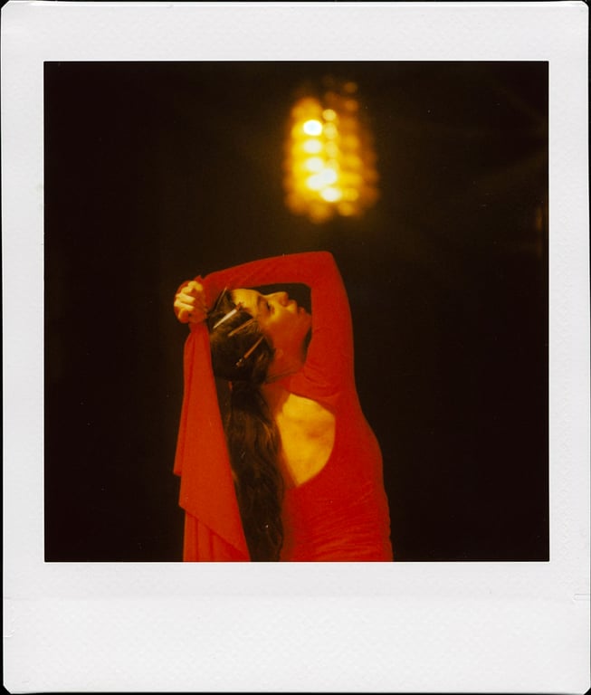 Даша Суворова вперше за час війни випустила щемливий кліп на пісню "Маки" - фото 2