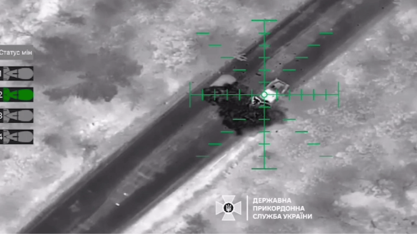 Пограничники показали кадры уничтожения вражеской техники FPV-дронами