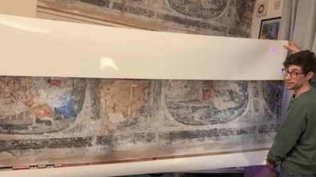В Британии мужчина обнаружил 400-летние фрески во время ремонта - 285x160