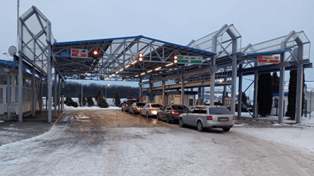 Затори та черги до кордонів — яка ситуація на трасі Одеса-Рені - 285x160