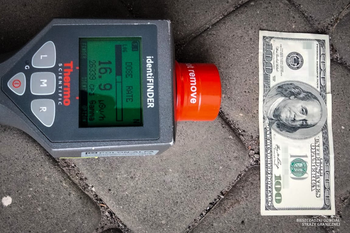 Радіоактивна купюра 100 доларів