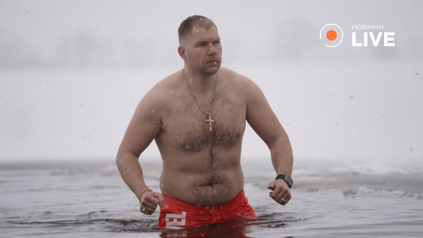 У Києві на Водохреще жителі пірнають в ополонку —фоторепортаж - фото 2