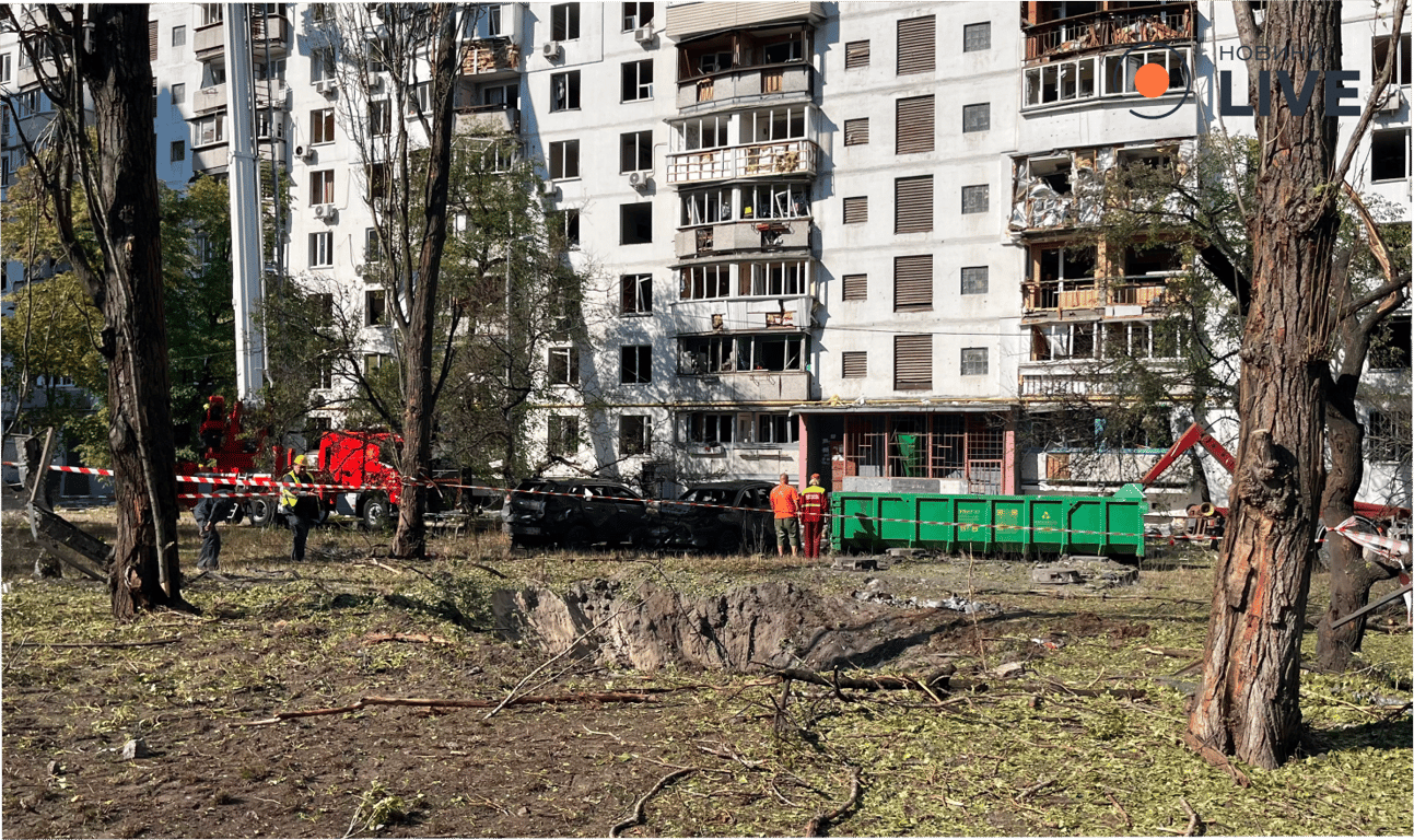 У Києві після атаки РФ пошкоджені будинки та авто: фоторепортаж - фото 3