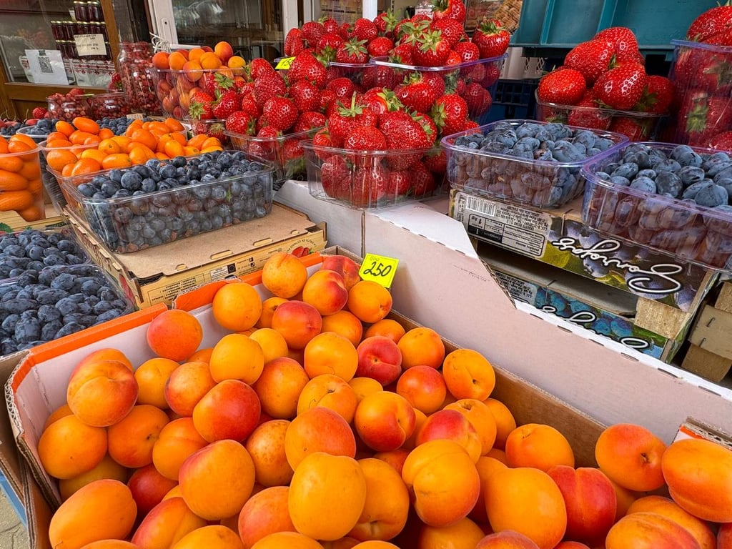 Сезонні фрукти та ягоди у Львові — актуальні ціни на ринку - фото 4
