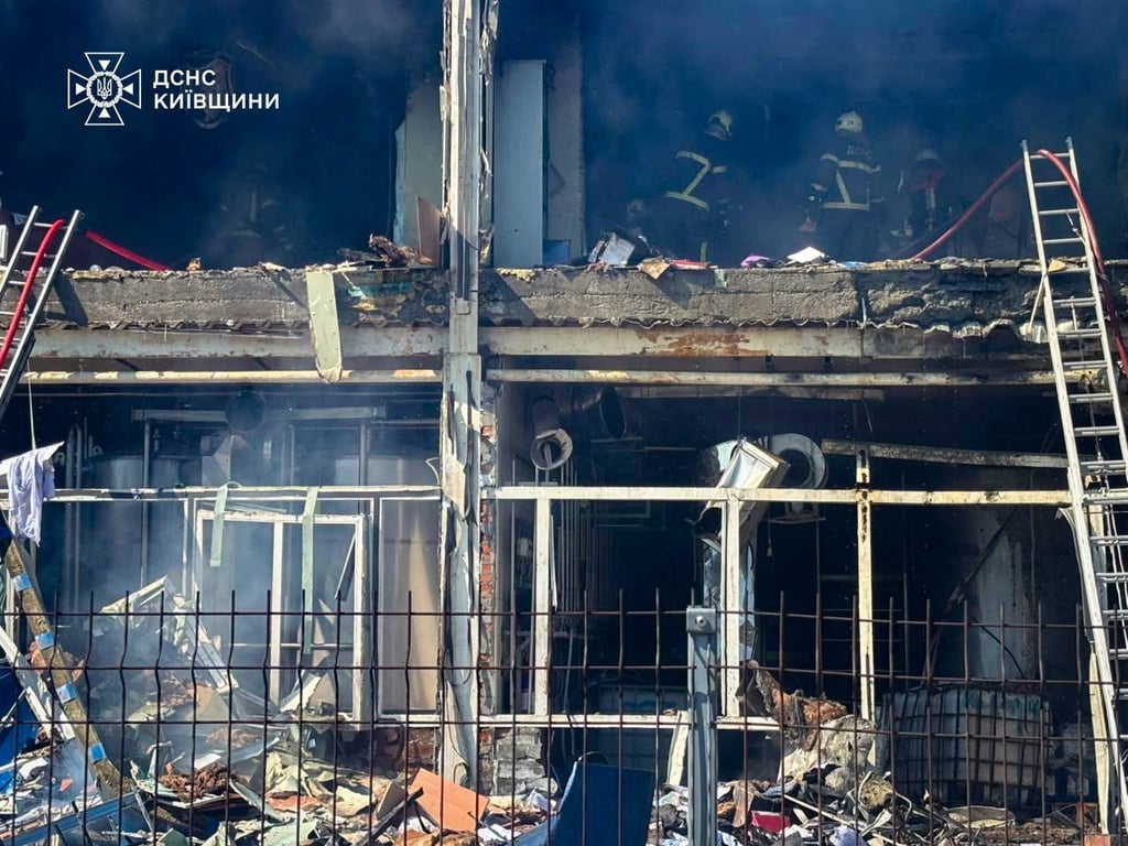 Росія вдарила по молокозаводу в Київській області