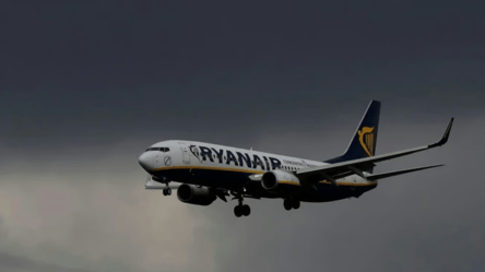 Не пустять в літак — заборонені предмети в літаках Ryanair - 285x160