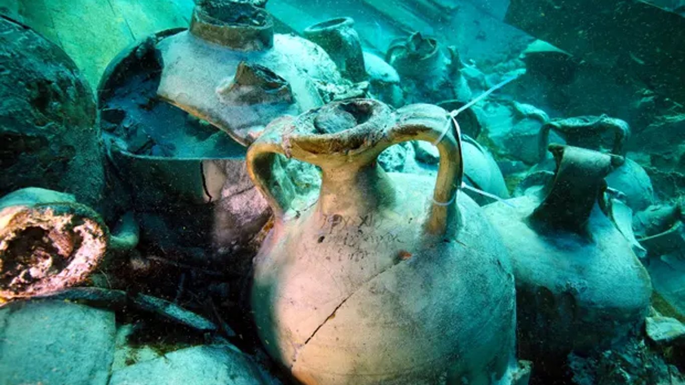 В Средиземном море нашли древнеримское судно с кувшинами