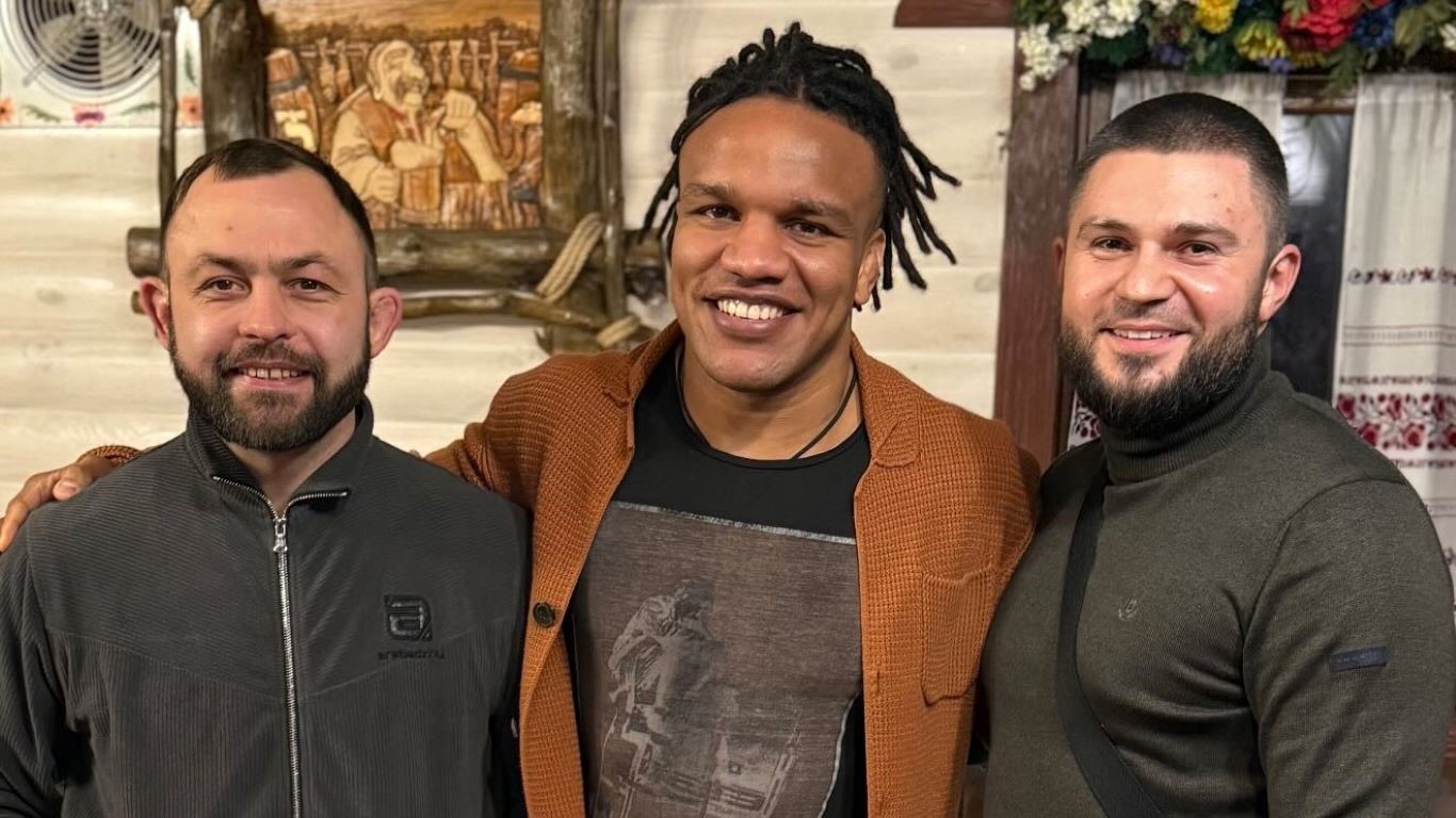 Жан Беленюк был на вечеринке