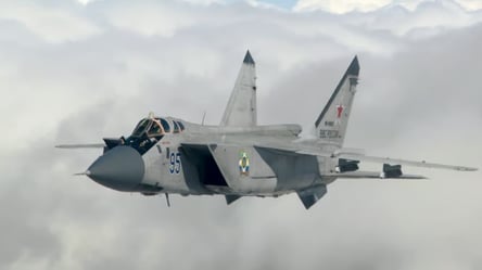 На Хмельниччині пролунали вибухи: РФ запускала ракети з МіГ-31К - 304x171