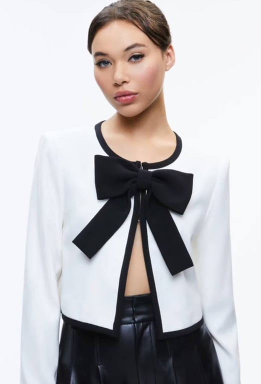 Бант можна по-різному інтрегрувати в образ