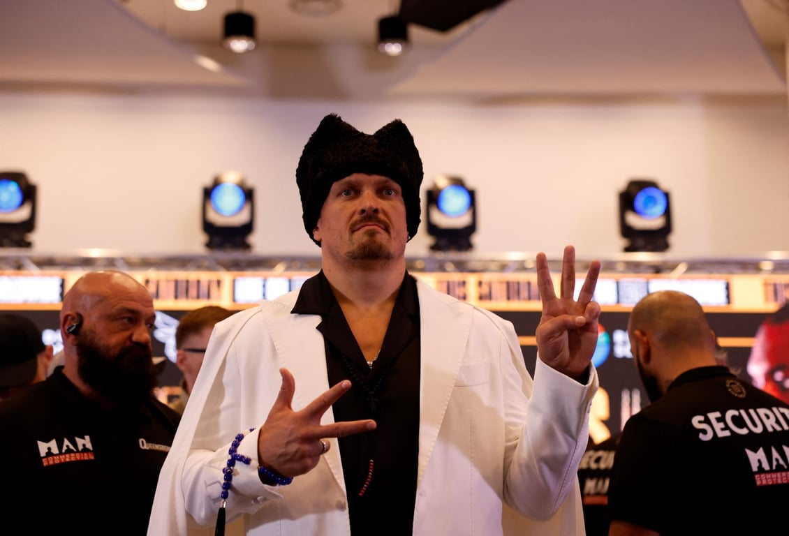 Александр Усик во время пресс-конференции перед боем с Даниэлем Дюбуа