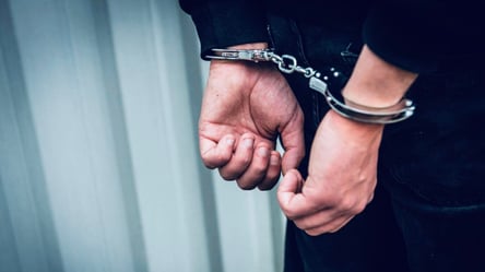 В Сумах задержали правоохранителя, который склонил к половому контакту несовершеннолетнюю - 285x160