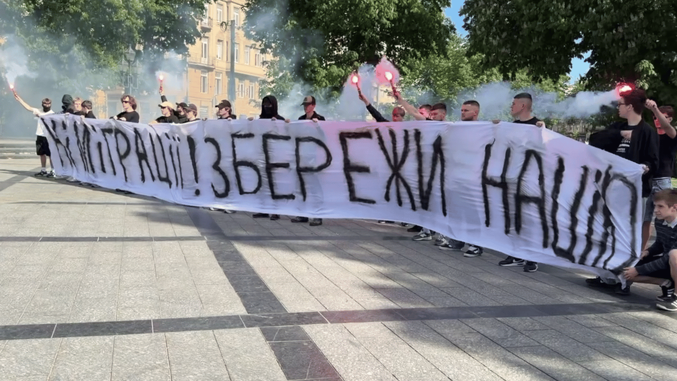 Во Львове состоялась акция протеста против мигрантов: фоторепортаж