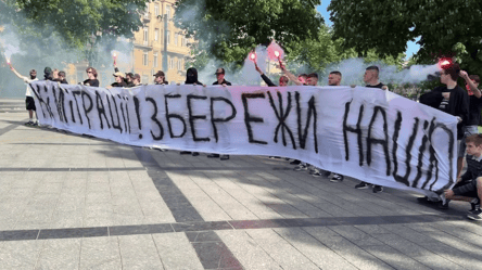 Во Львове состоялась акция протеста против мигрантов: фоторепортаж - 285x160