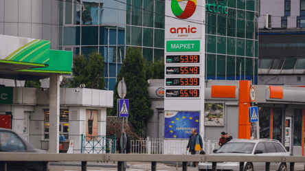 На АЗС обновили цены на топливо — какой будет стоимость бензина в Украине завтра - 285x160