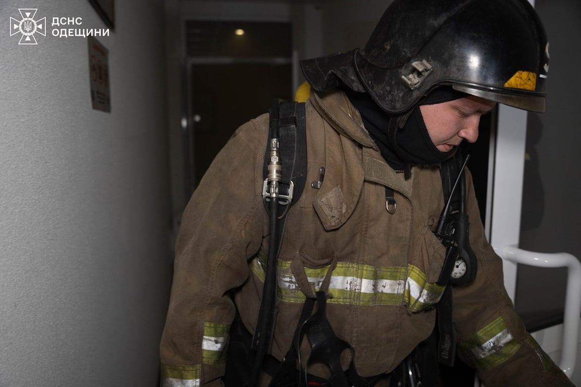 Пожежа в Одесі — горіла квартира на 14 поверсі - фото 3