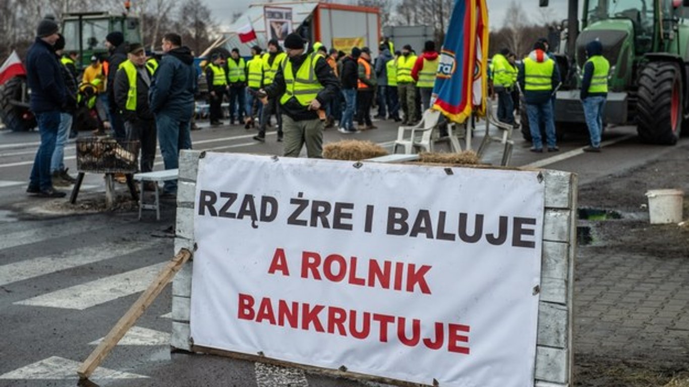 Польські фермери заблокують всі прикордонні переходи з Україною — на який термін
