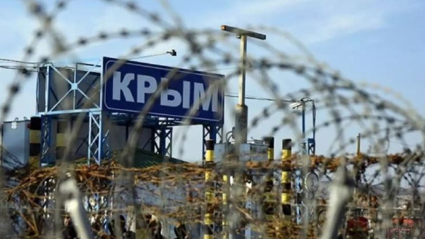 Окупаційна влада вивозить секретну документацію з Криму