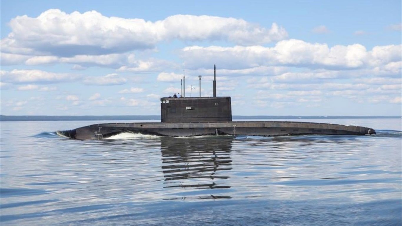 Враг вывел в Черное море подлодку