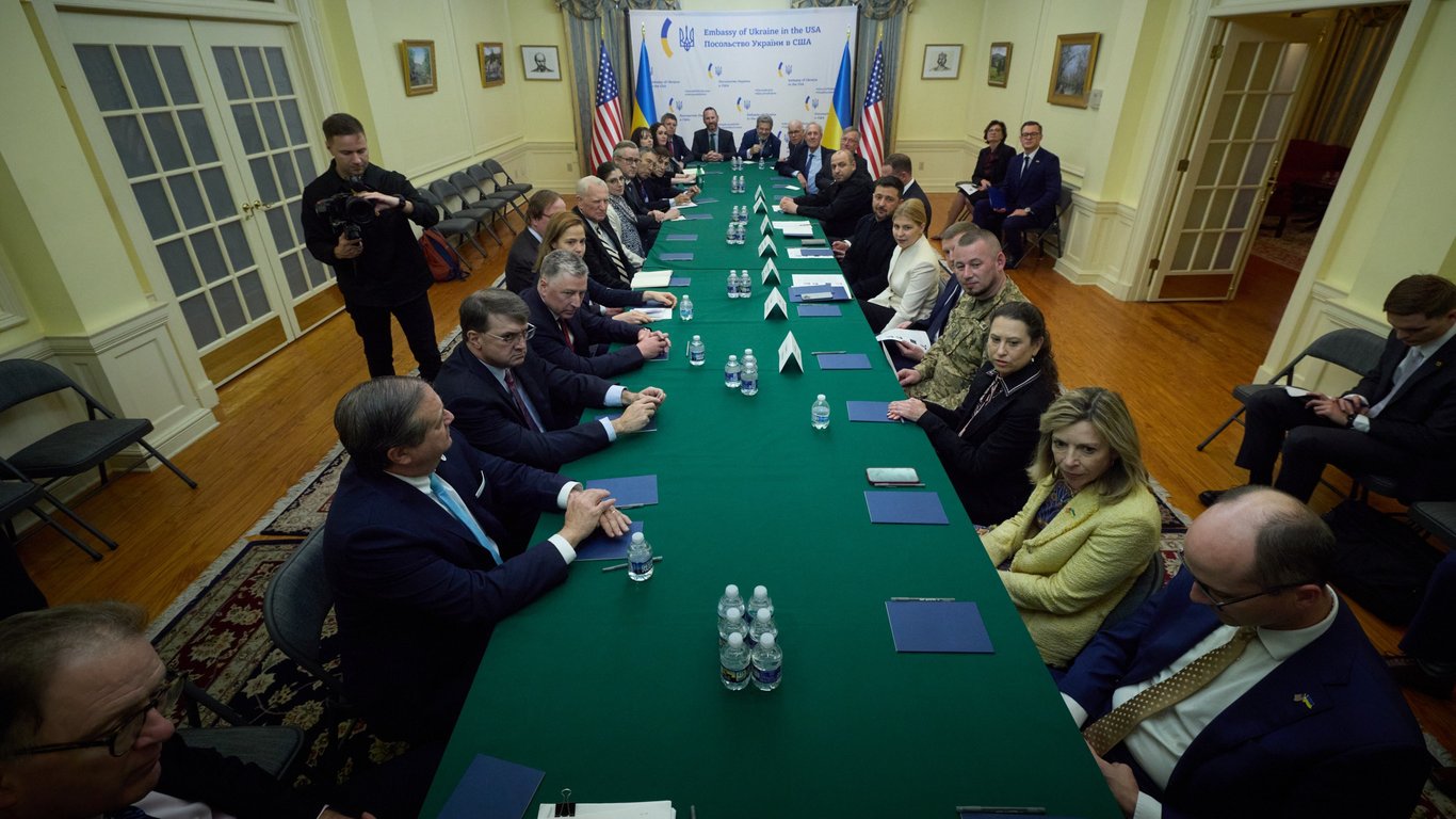 Зеленський зустрівся із аналітиками США