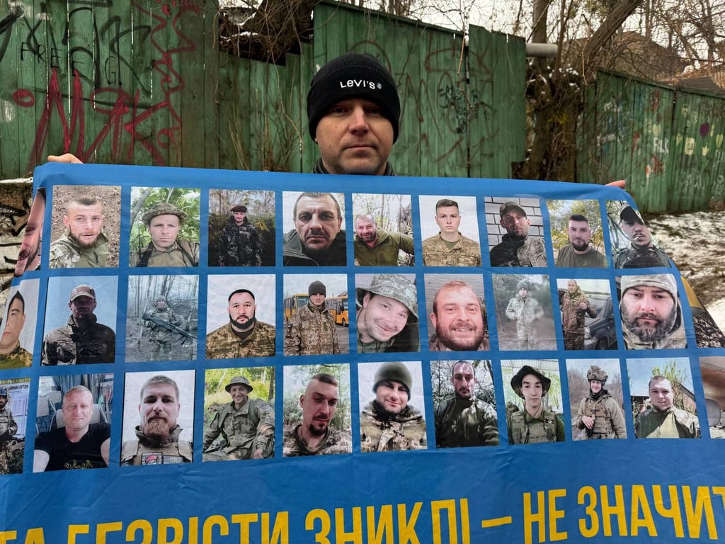 мітинг біля будівлі Червоного Хреста в Києві