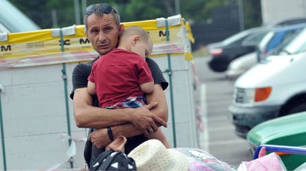Багатодітні батьки стикнулися з проблемою при виїзді за кордон: у ДПСУ відповіли - 285x160
