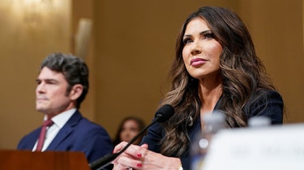 В США остановят выдачу грин-карт из-за стрельбы в университете - 285x160