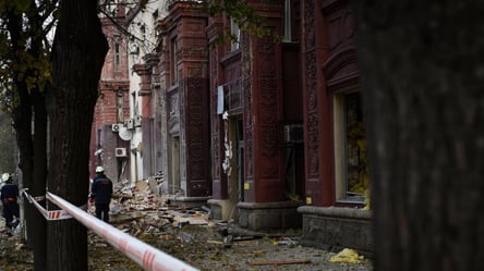 В полиции показали кадры ужасных разрушений в результате удара РФ по Запорожью - 285x160