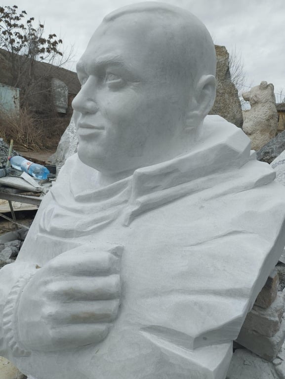 Топонимическая комиссия в Одессе оказалась в центре скандала из-за бюста Герою Украины - фото 2