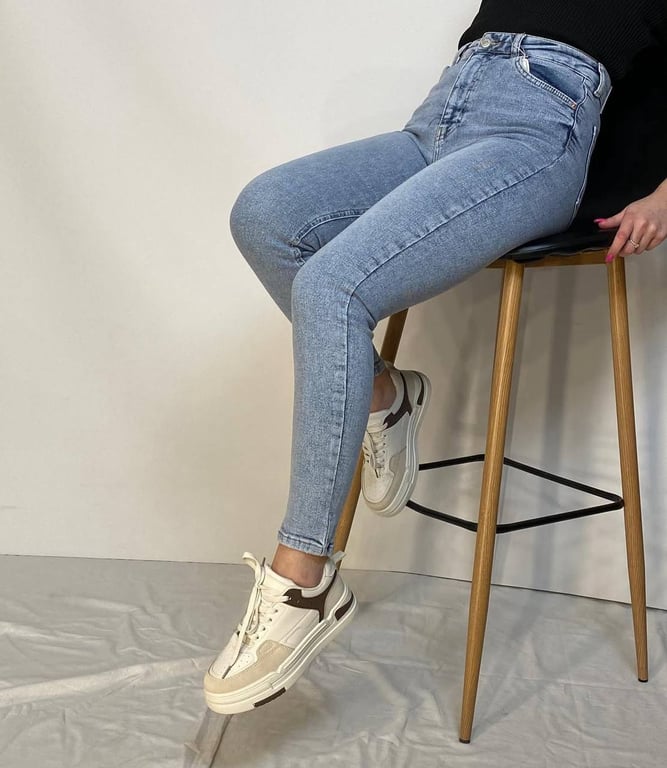 Джинси-скіні покинули тренди цього року