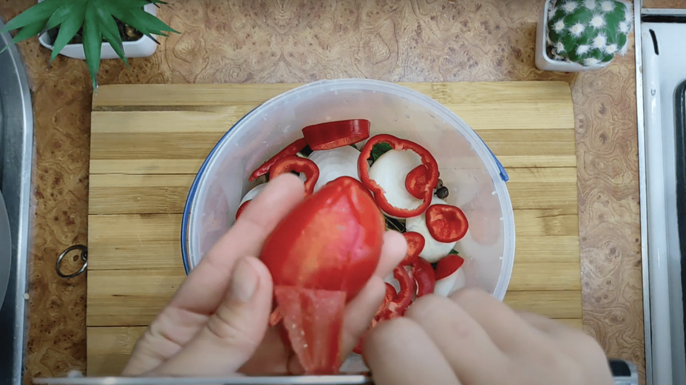 смачні квашені помідори без шкірки за добу