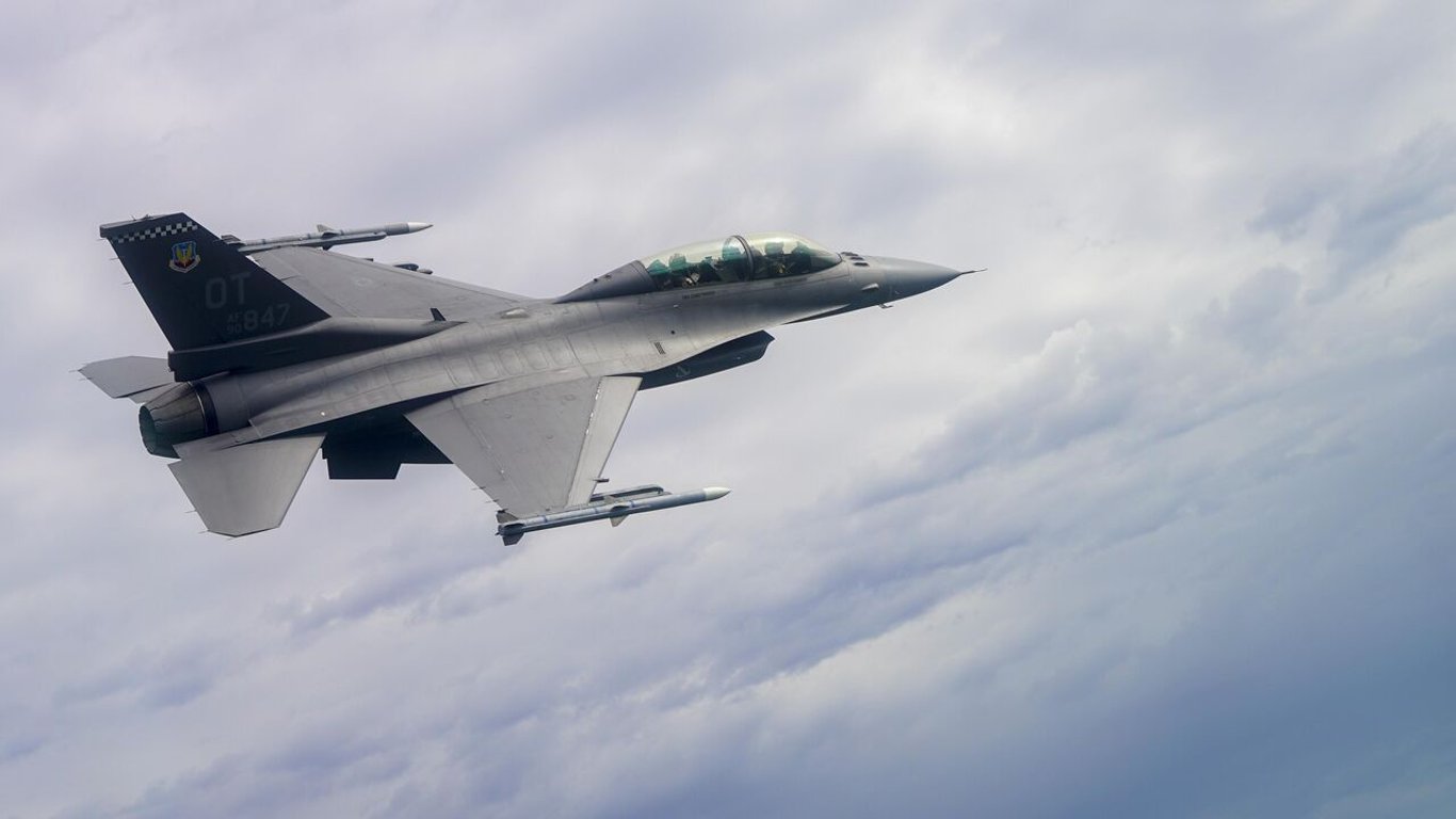 Стало известно, в какой стране начнут обучение украинские пилоты на F-16