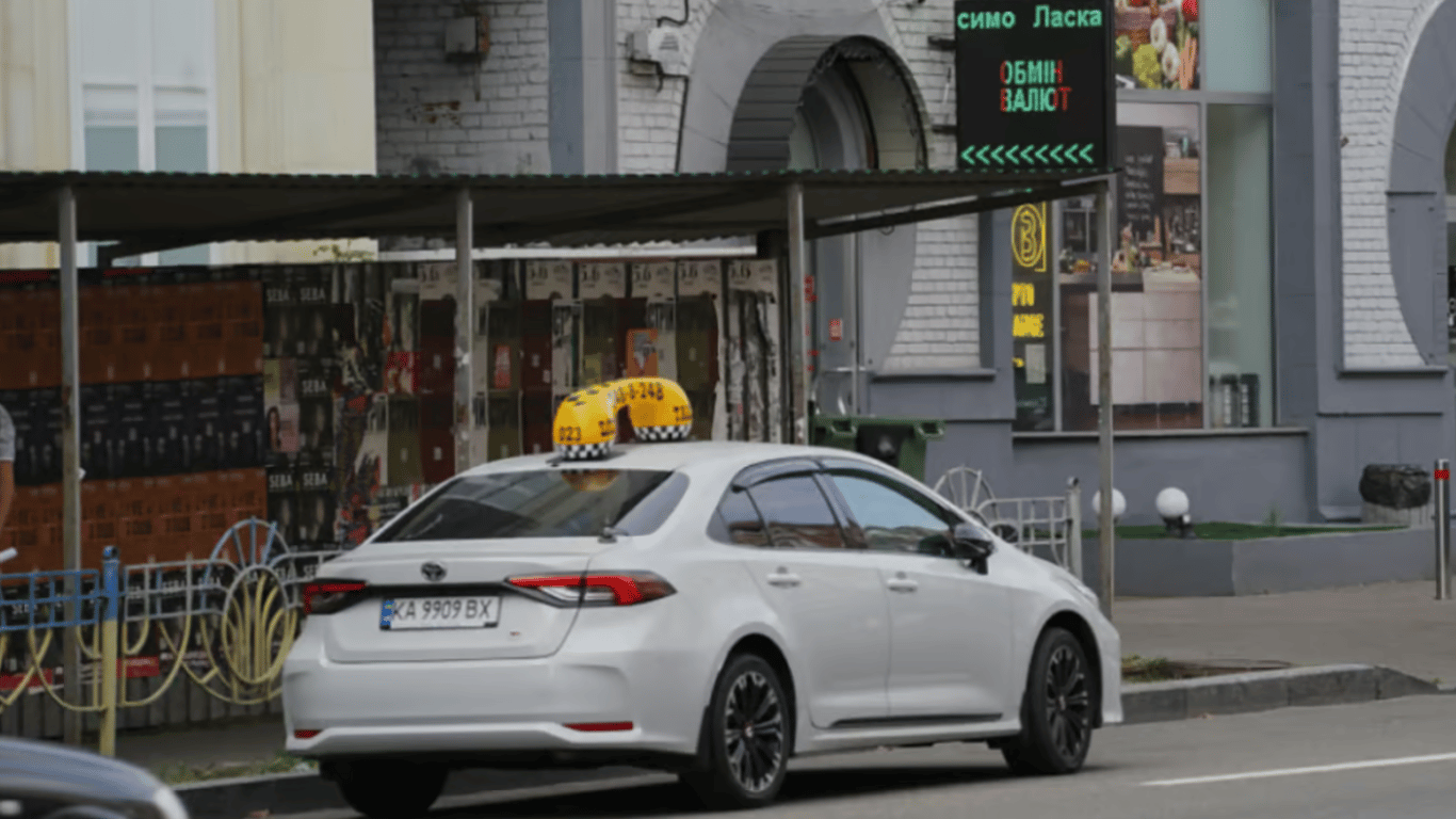 В Киеве оштрафовали водителя такси, отказавшегося общаться на украинском языке