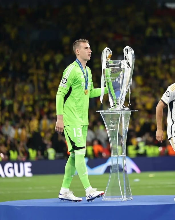 Андрей Лунин