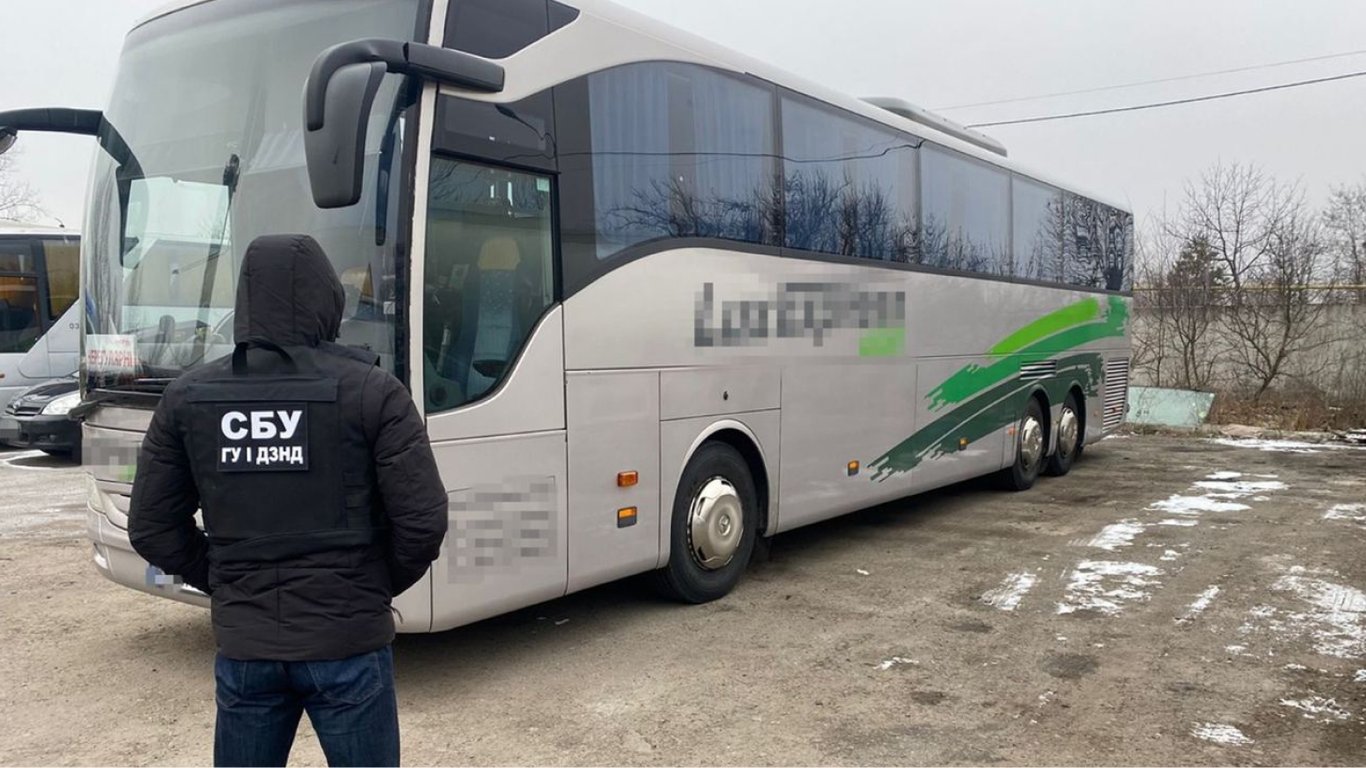 Київська фірма нелегально і незаконно возила пасажирів автобусами до Криму і Донецька