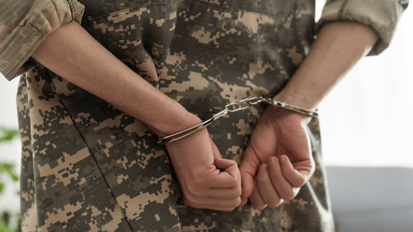 Умовний термін є причиною звільнення із ЗСУ