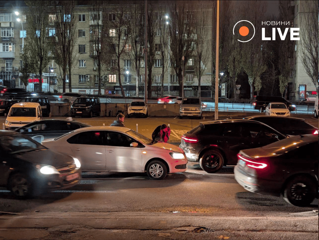 В центре Киева произошло ДТП с участием Porsche — фото - фото 3