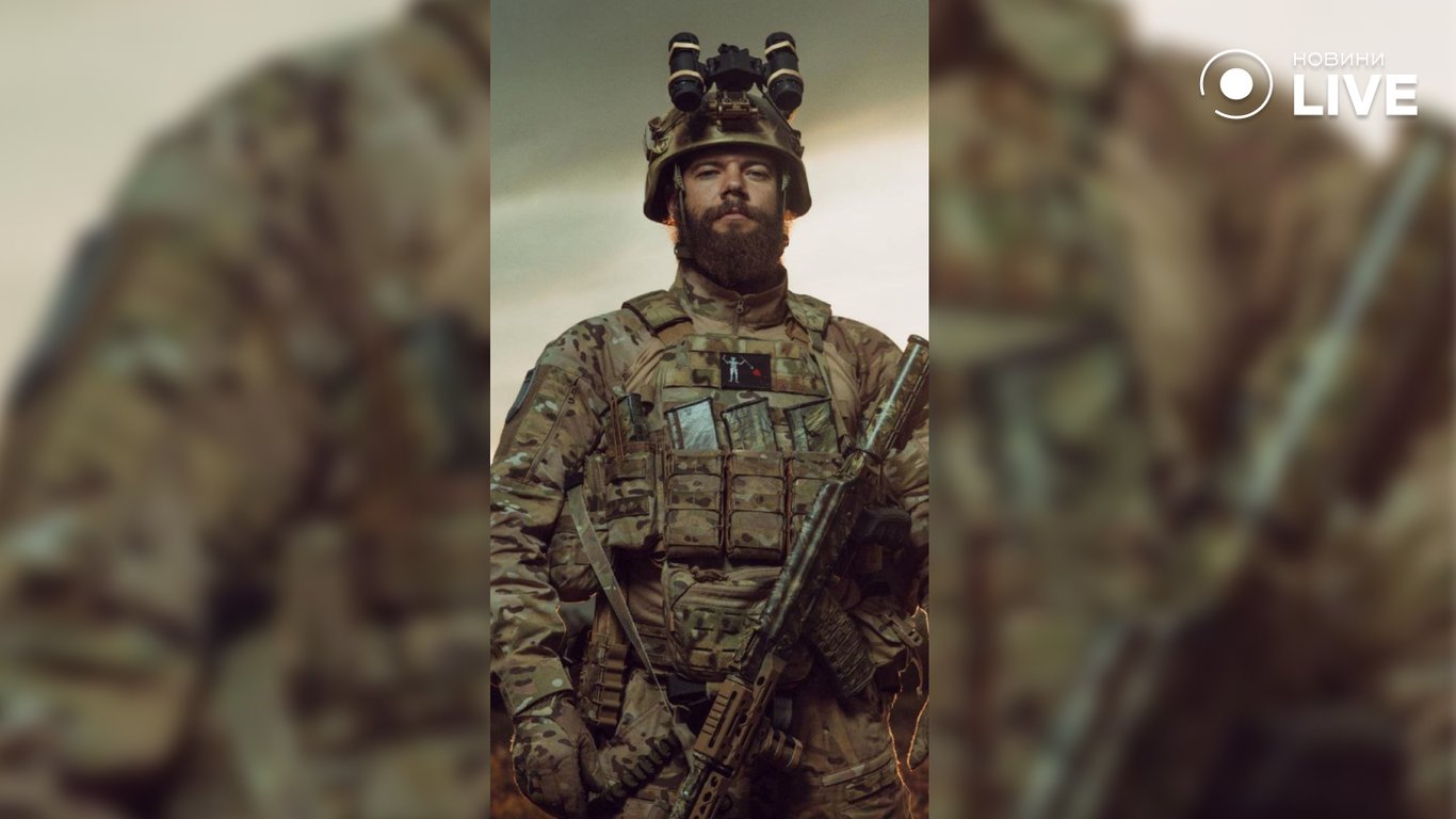 Олег свій у військовій формі 