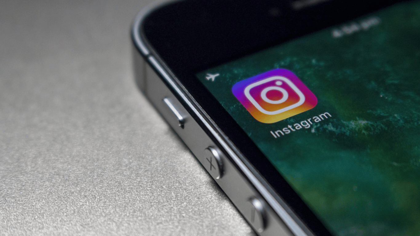 Instagram дозволив робити "вічні" дописи для близьких друзів