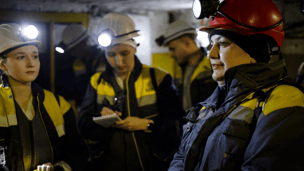 На замену мобилизованным — на шахтах Днепропетровщины начали работать женщины - 285x160