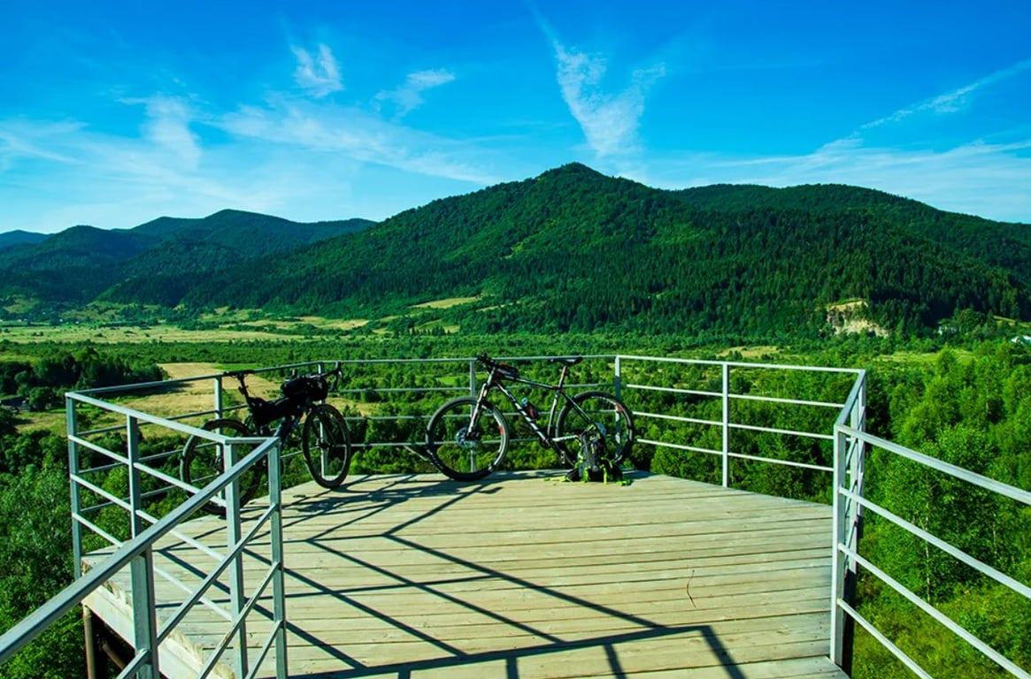 Топ-4 оглядових майданчиків в Карпатах, які вразять кожного - фото 1